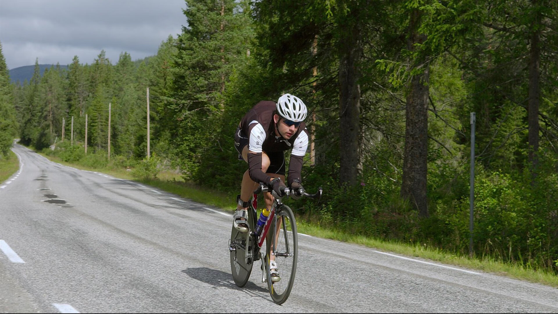 勇士力挫太阳，库里和穆迪成胜利功臣，库里勇士老大